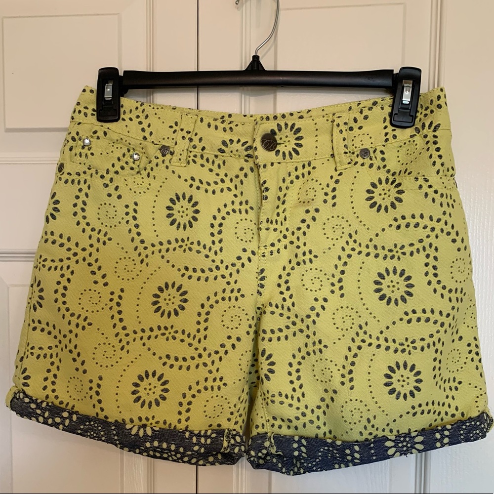 Code Bleu yellow/blue cuffed shorts, size 6